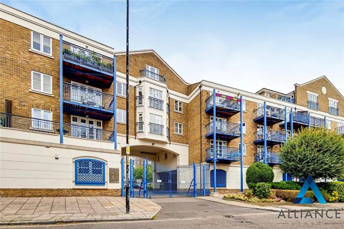 2 Bedroom Apartment To Rent In Victory Place, London, E14