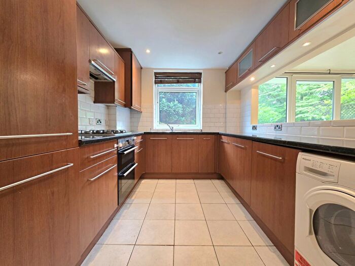 2 Bedroom Flat To Rent In Mapledene, Kemnal Road, Chislehurst, Kent, BR7