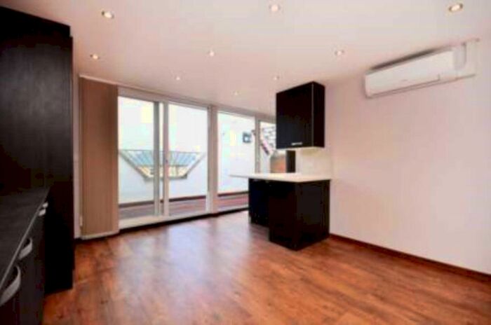 2 Bedroom Flat To Rent In Kara Court, Caspian Wharf, Bow, E3