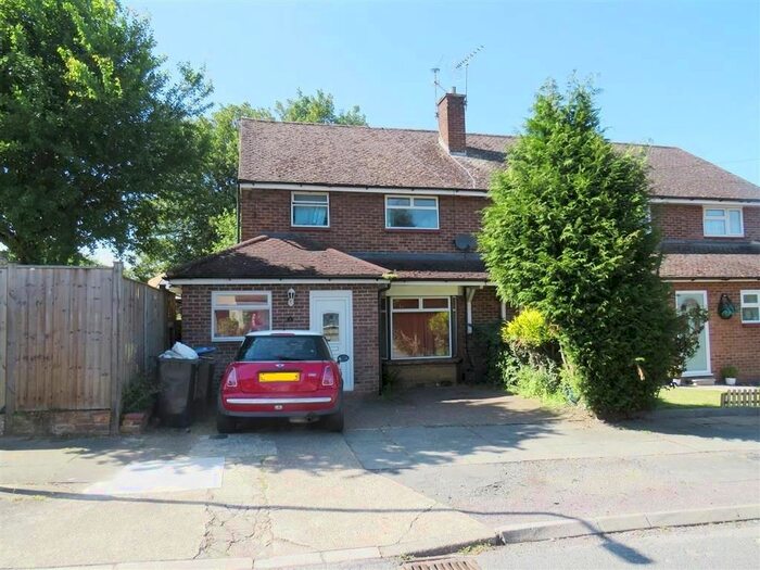 3 Bedroom Property To Rent In New Park Drive, Hemel Hempstead Industrial Estate, Hemel Hempstead HP2