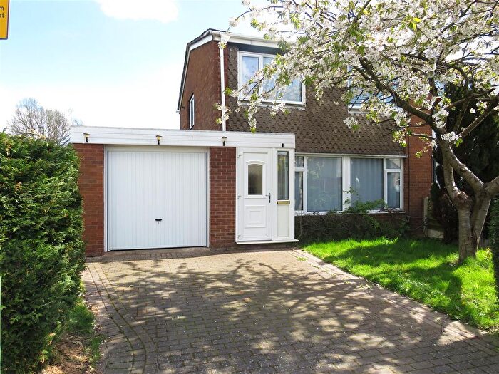 3 Bedroom Semi Detached House For Sale In Wheatfield Close, Smithswood, Birmingham, B36