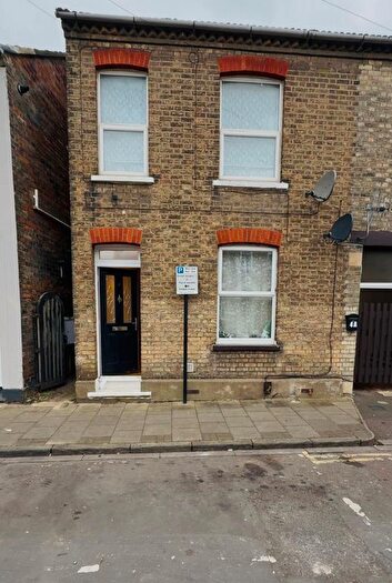 3 Bedroom Flat To Rent In Battison Street, Bedford Town, MK40
