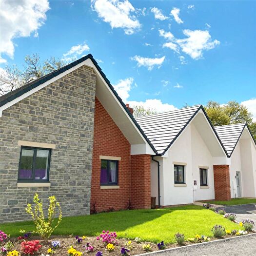 2 Bedroom Bungalow For Sale In Kingsdown Retirement Village, Kingsdown Road, Swindon, SN3