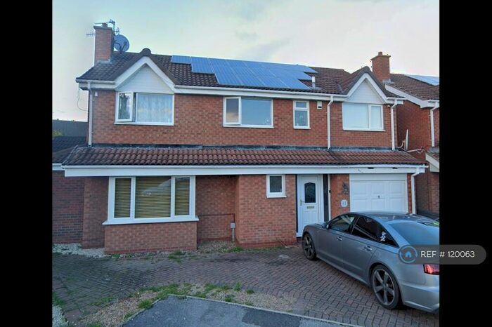 5 Bedroom Detached House To Rent In Thealby Gardens, Doncaster, DN4