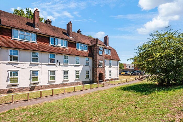 2 Bedroom Flat For Sale In St. Helier Avenue, Morden, SM4