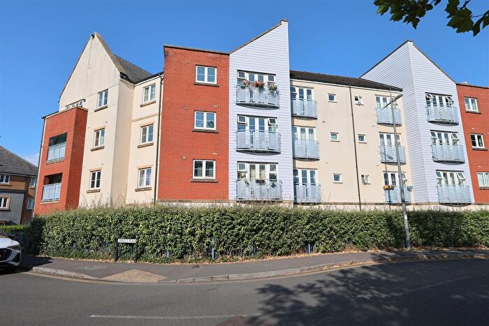 1 Bedroom Flat For Sale In Arnold Road, Mangotsfield, Bristol, BS16