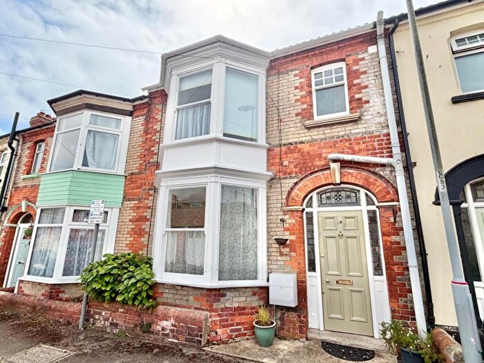 3 Bedroom Terraced House For Sale In Cassiobury Road, Weymouth, DT4