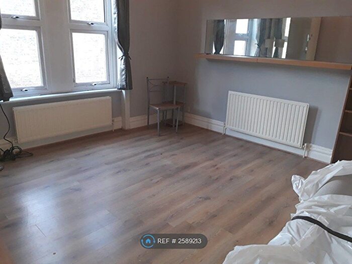 1 Bedroom Flat To Rent In Mitcham Lane, London, SW16