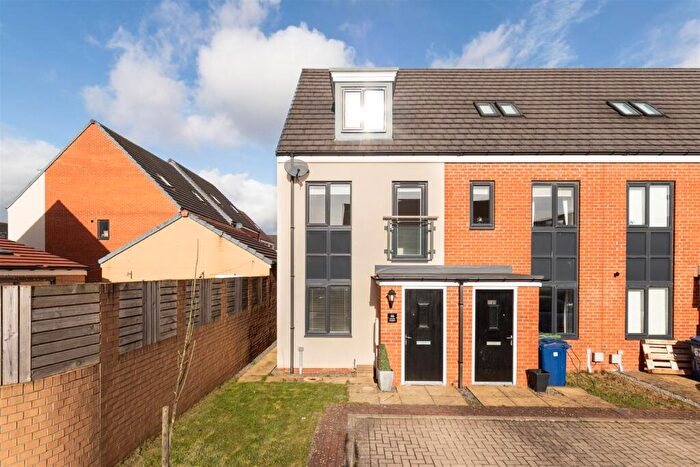 3 Bedroom End Of Terrace House To Rent In Greville Gardens, Great Park, NE13