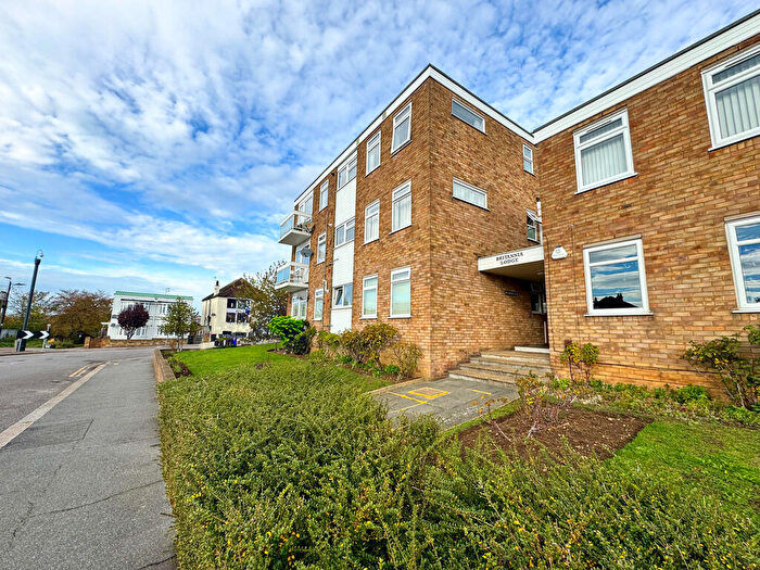 2 Bedroom Apartment For Sale In Britannia Road, Westcliff-on-Sea, SS0