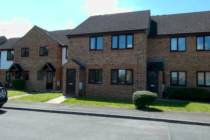2 Bedroom Flat To Rent In The Larches, Carterton, Oxfordshire, OX18
