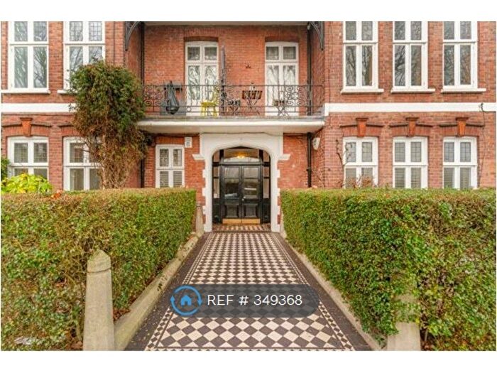 3 Bedroom Flat To Rent In Bishops Mansions, London, SW6