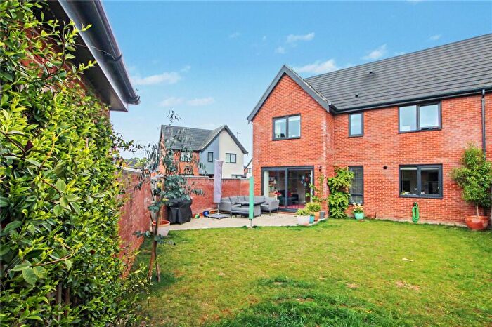 4 Bedroom Link Detached House For Sale In Mentmore Way, Poringland, Norwich, Norfolk, NR14
