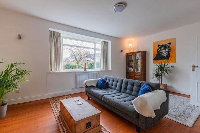 2 Bedroom Flat For Sale In Church Avenue, Penarth, CF64