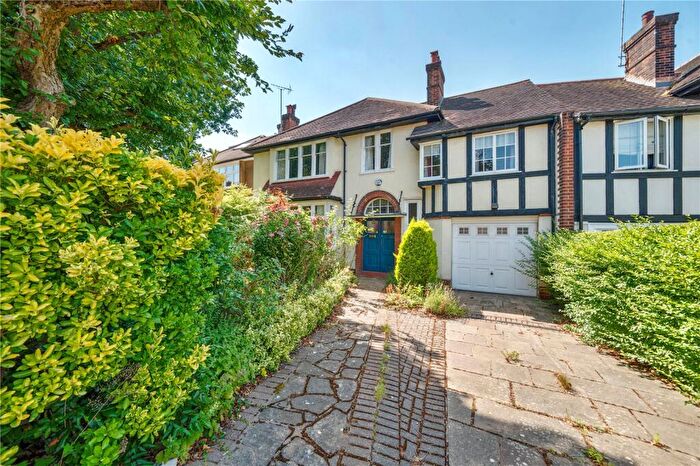 5 Bedroom Semi-Detached House For Sale In Fordington Road, London, N6