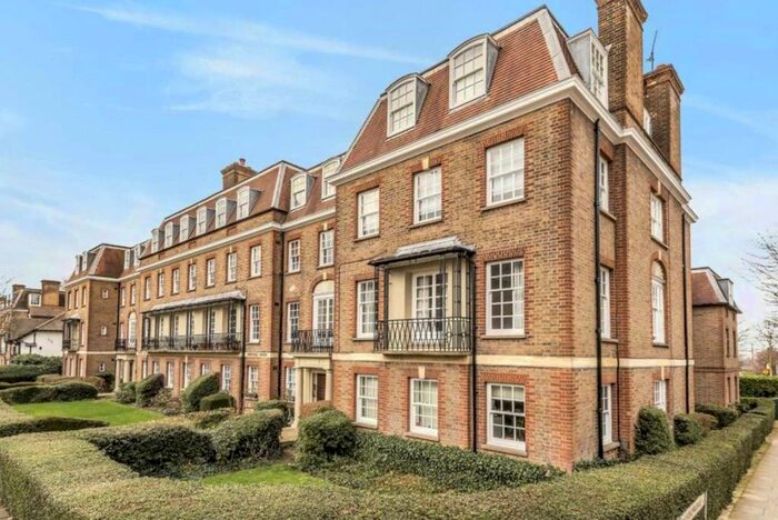 3 Bedroom Flat To Rent In Fortis Green, London, N10