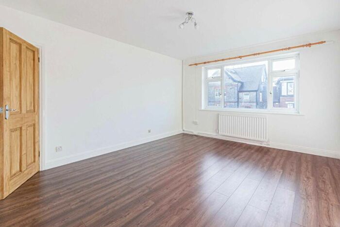 3 Bedroom Flat To Rent In Seymour Road, Finchley, N3