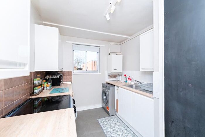 1 Bedroom Flat For Sale In Garrick Close, W5