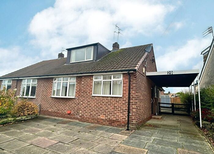 3 Bedroom Bungalow For Sale In Cumberland Avenue, Dukinfield, Greater Manchester, SK16