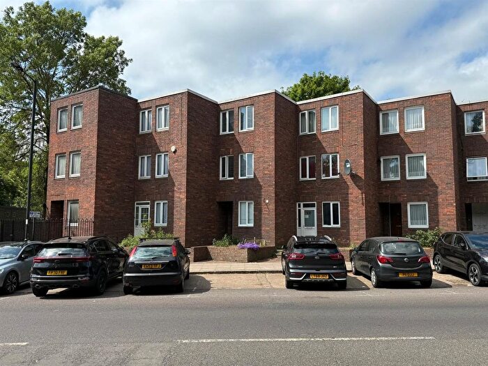 4 Bedroom Town House To Rent In Silver Street, London, N18
