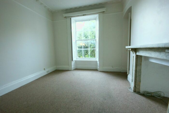 1 Bedroom Flat To Rent In Teignmouth Road, Torquay, TQ1