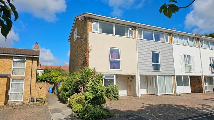 3 Bedroom End Of Terrace House For Sale In Stone Gardens, Broadstairs, CT10