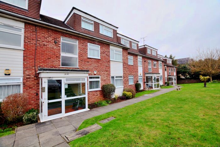 2 Bedroom Flat To Rent In Fairfield Road, Uxbridge, UB8