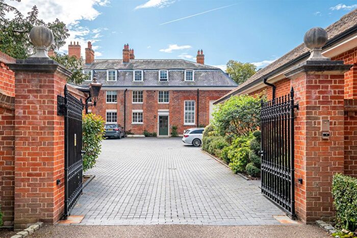 1 Bedroom Flat For Sale In Balls Park, Hertford, SG13