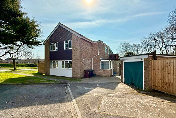 4 Bedroom Detached House For Sale In The Drive, Peel Common, PO13