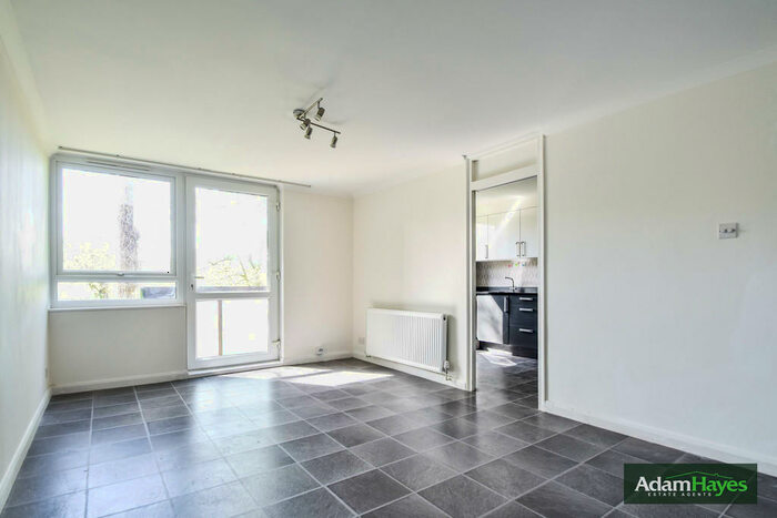 2 Bedroom Apartment To Rent In Avondale Avenue, North Finchley, N12