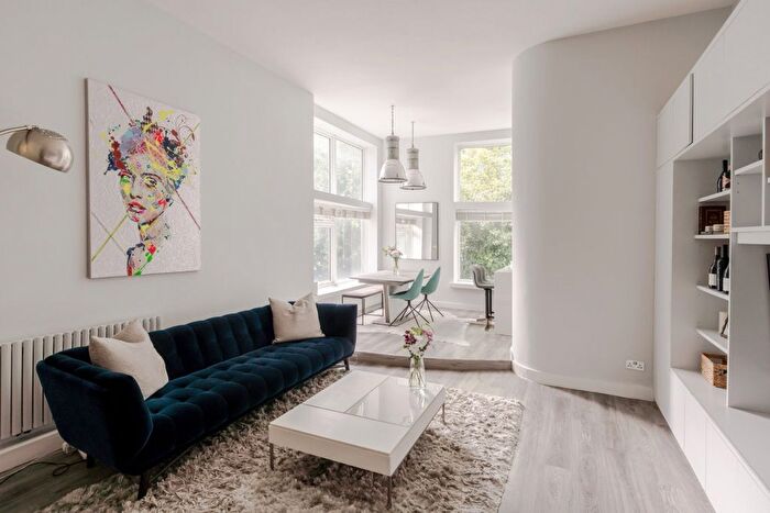 2 Bedroom Flat To Rent In Arundel Gardens, London, W11