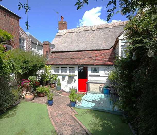 2 Bedroom Property For Sale In The Street, Ash, Canterbury, CT3