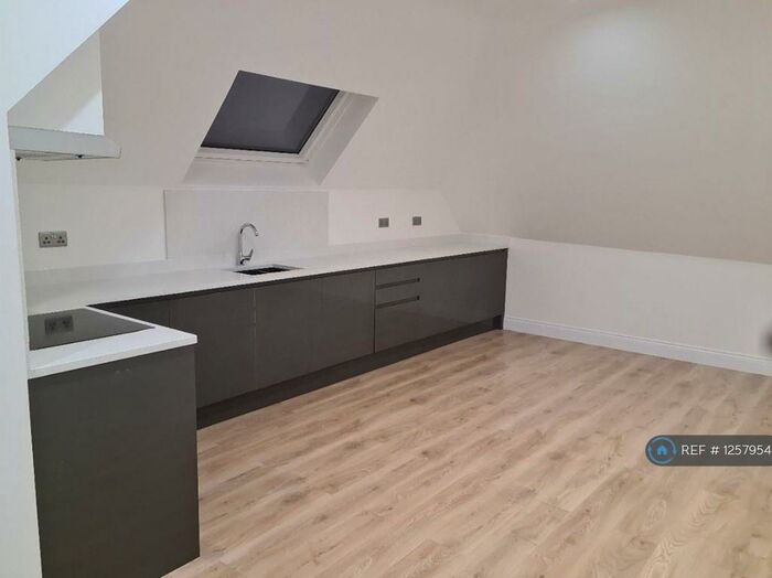 2 Bedroom Flat To Rent In Fairdene Road, Coulsdon, CR5