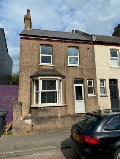 2 Bedroom House To Rent In Acacia Road, Greenhithe, DA9