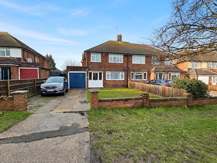 3 Bedroom Semi Detached House For Sale In *Viewing Day - Saturday Th February - By Appointment* Wendover Way, Aylesbury, HP21