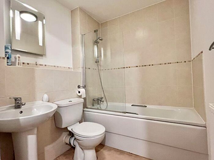 2 Bedroom Flat For Sale In Ground Floor Apartment - Elim Close, Bishops Waltham, SO32