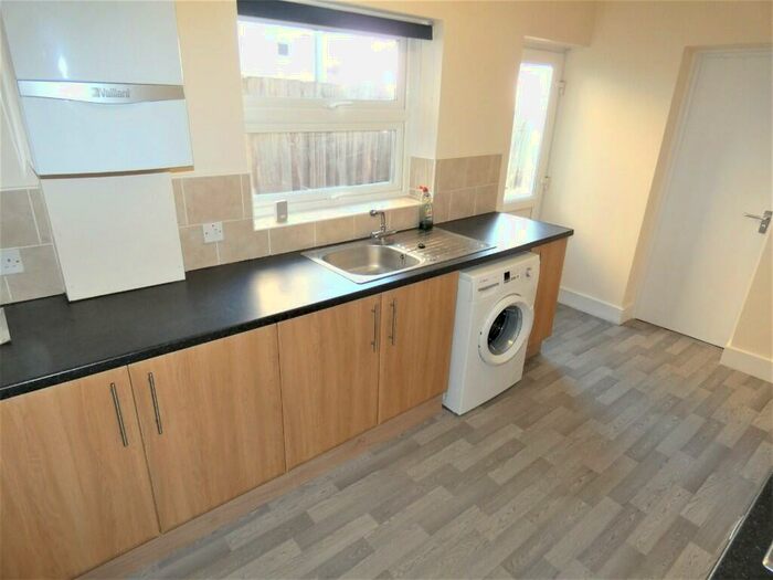 4 Bedroom Terraced House To Rent In Torrens Road, Stratford, London, E15