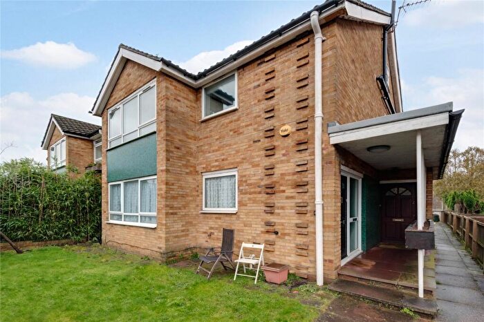 4 Bedroom Maisonette To Rent In Gay Close, London, NW2