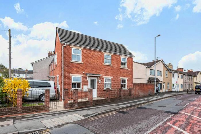 2 Bedroom Terraced House To Rent In Swindon, Wiltshire, SN1