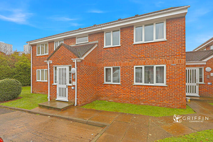 2 Bedroom Flat For Sale In Conway Gardens, Grays, RM17