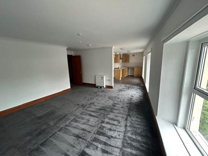 2 Bedroom Flat To Rent In Upper Floor Flat, Market Place, PL32