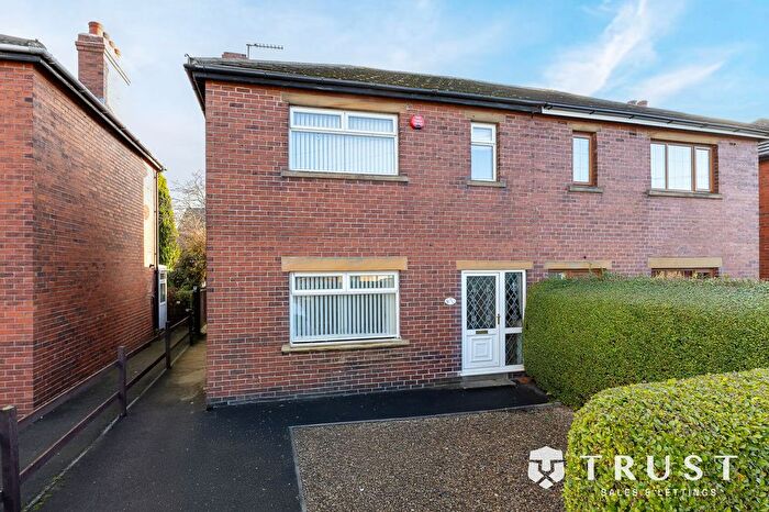 3 Bedroom Semi Detached House For Sale In Staincliffe Road, Dewsbury, WF13