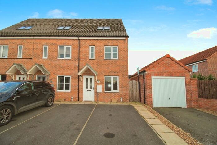 3 Bedroom End Of Terrace House For Sale In Woodside Drive, Scunthorpe, DN17