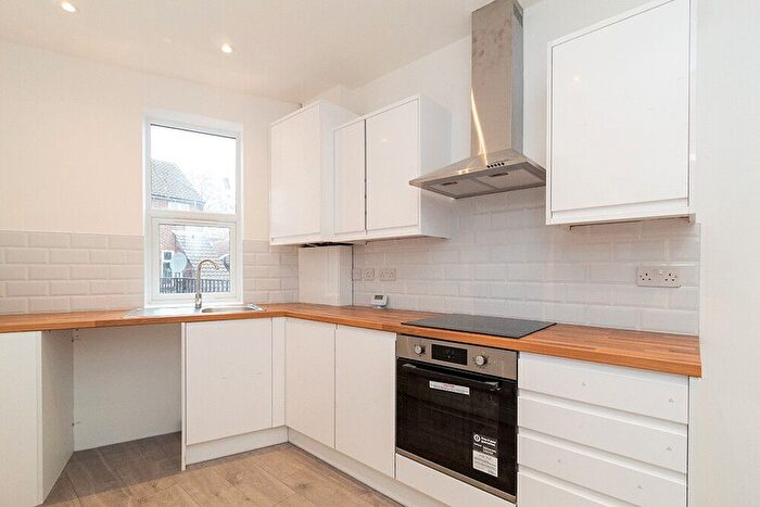 2 Bedroom Maisonette To Rent In Coldharbour Lane, Hayes, UB3