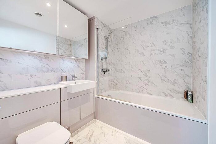 1 Bedroom Flat To Rent In Tarling House, Elephant And Castle, London, SE17