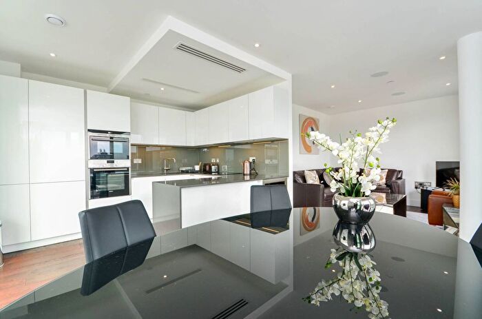 2 Bedroom Flat To Rent In Central Avenue, Sands End, London, SW6