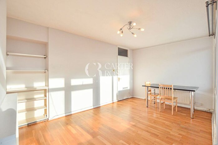 3 Bedroom Flat To Rent In St. James's Crescent, London, SW9