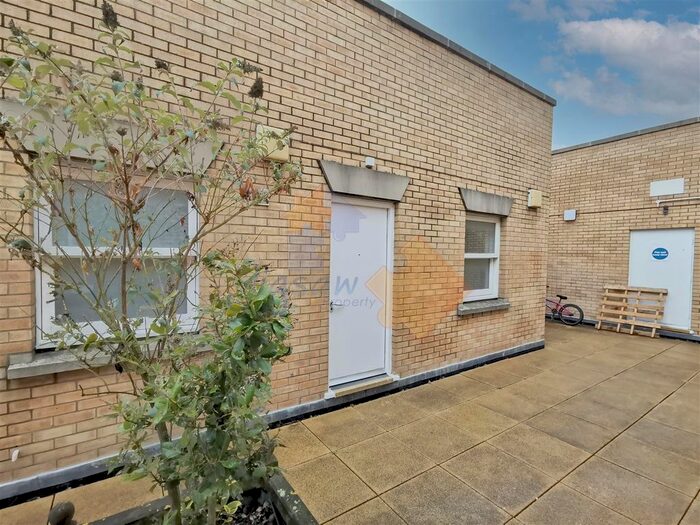 2 Bedroom Flat To Rent In Quayside, Lincoln, LN5