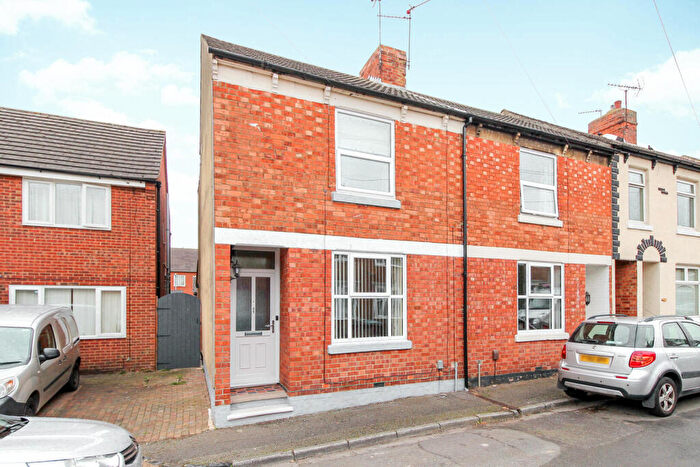 3 Bedroom End Of Terrace House For Sale In Rosebery Street, Burton Latimer, Kettering, NN15