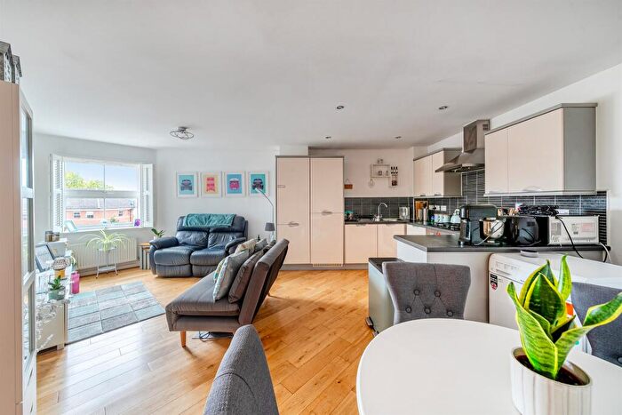 1 Bedroom Flat For Sale In Gilson Place, London, N10